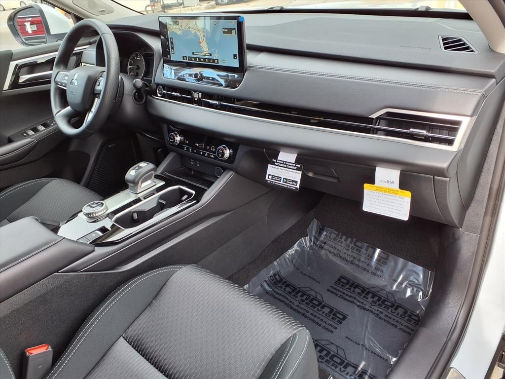 2025 Mitsubishi Outlander ES