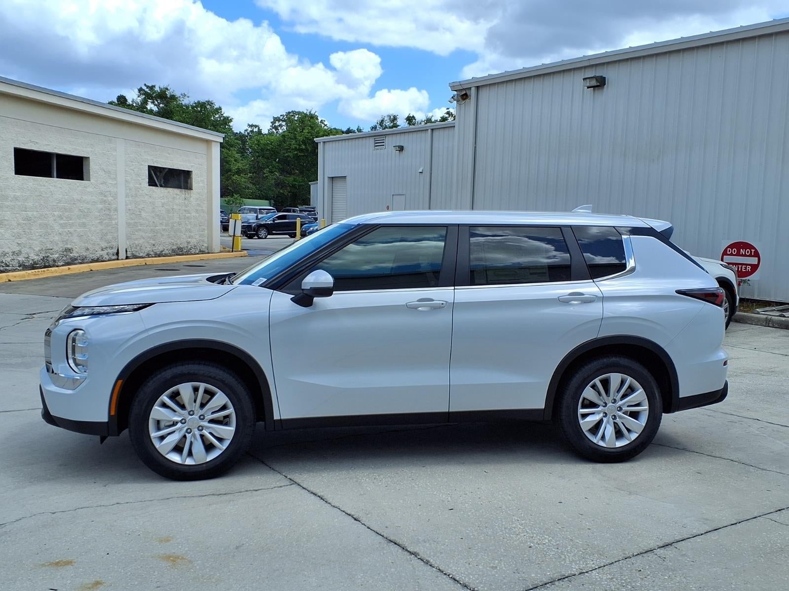 2026 Mitsubishi Outlander ES