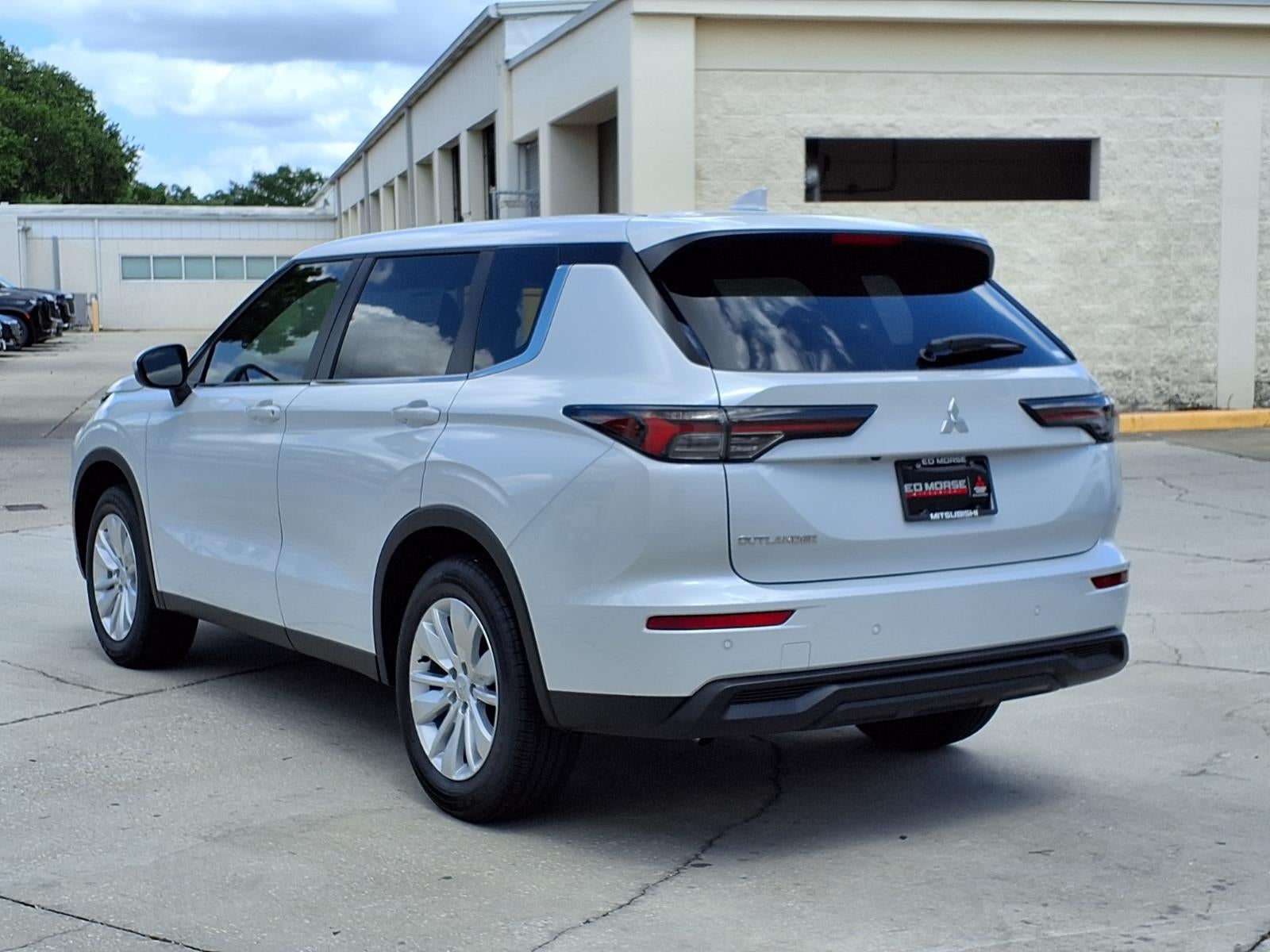 2026 Mitsubishi Outlander ES