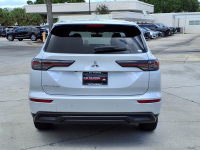 2026 Mitsubishi Outlander ES