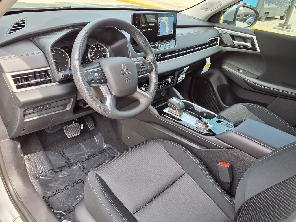 2026 Mitsubishi Outlander ES