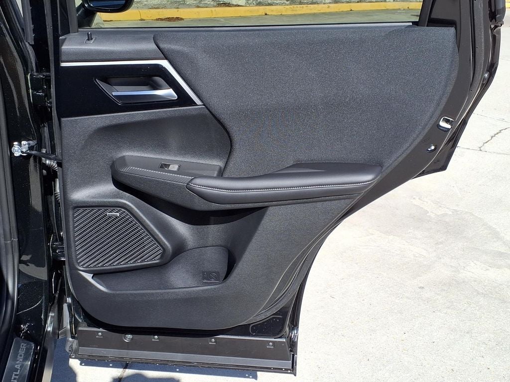 2026 Mitsubishi Outlander ES