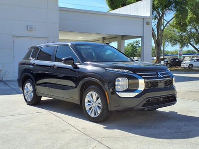 2026 Mitsubishi Outlander ES