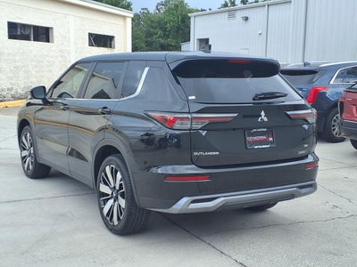 2025 Mitsubishi Outlander SE