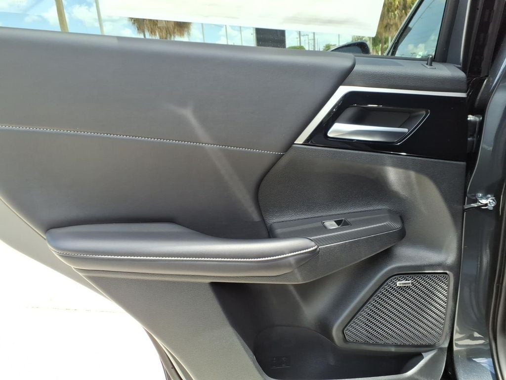 2026 Mitsubishi Outlander LE