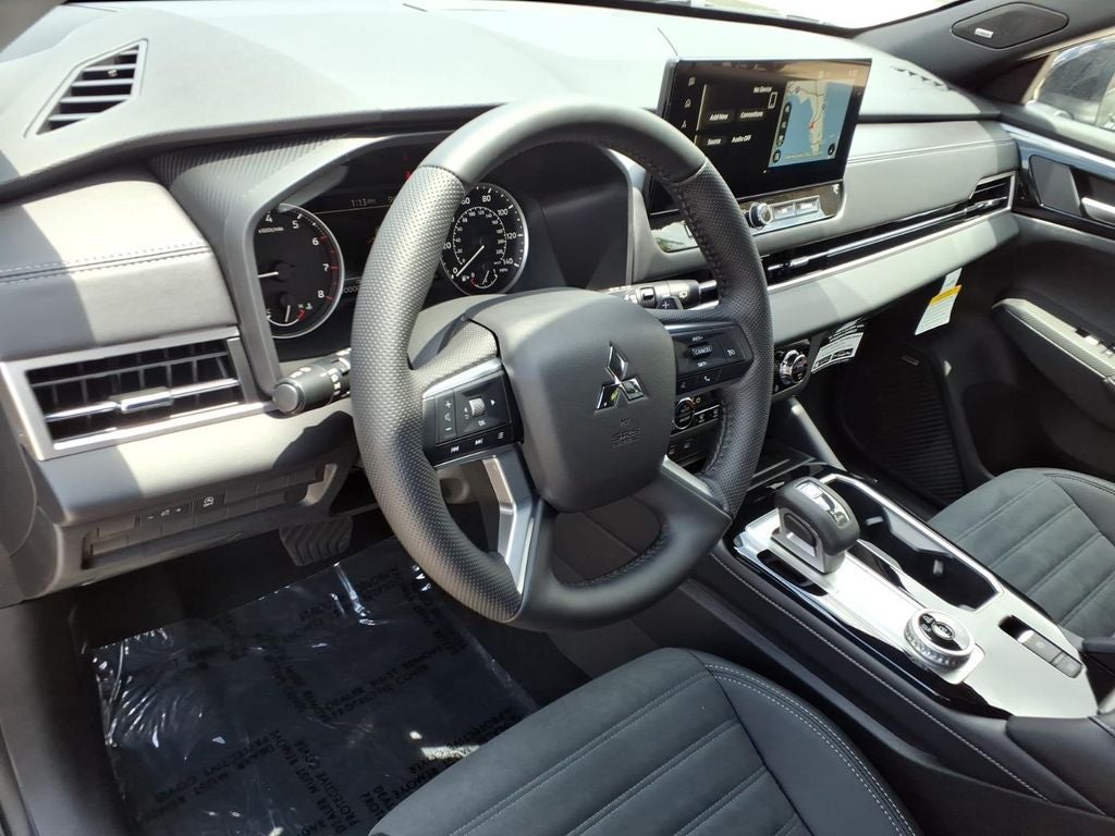 2026 Mitsubishi Outlander LE