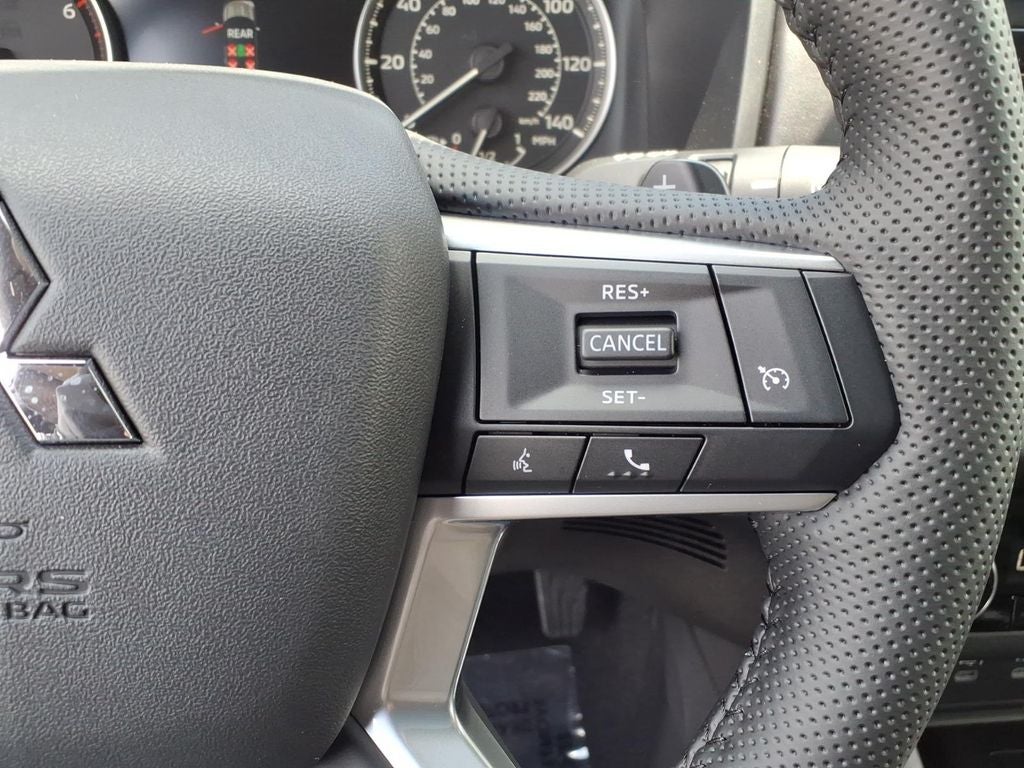 2026 Mitsubishi Outlander LE