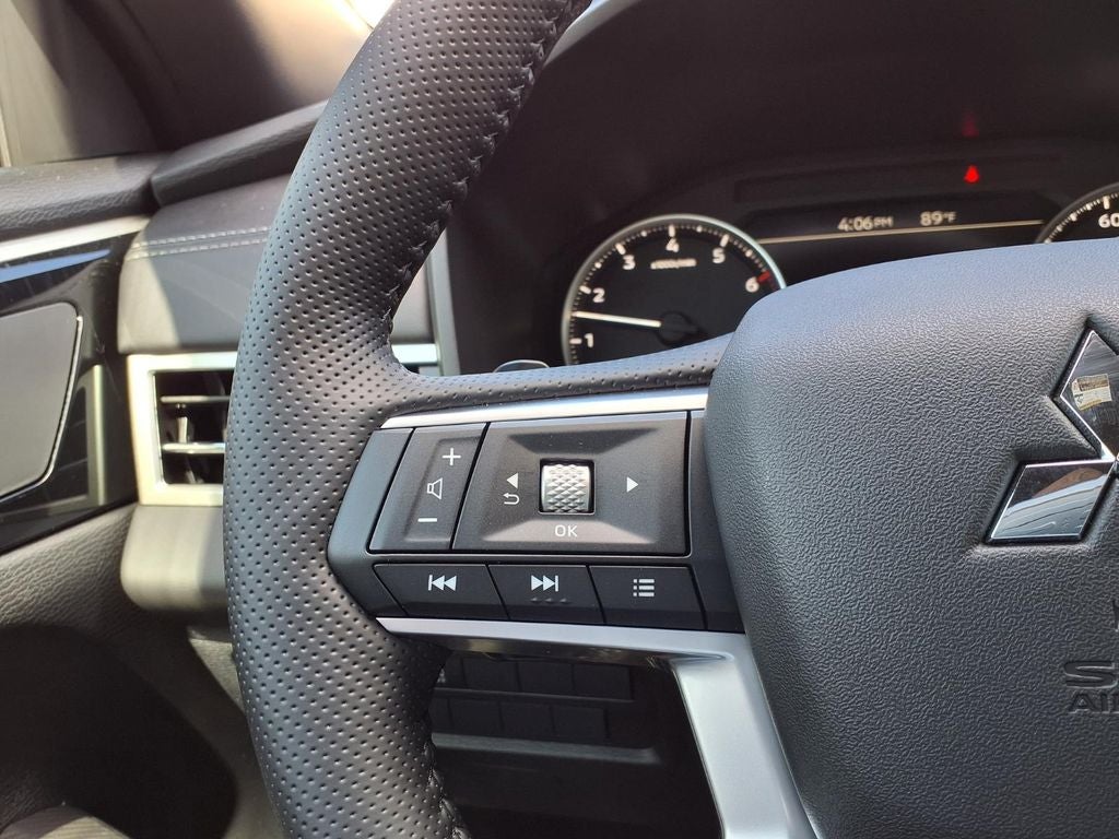 2026 Mitsubishi Outlander LE