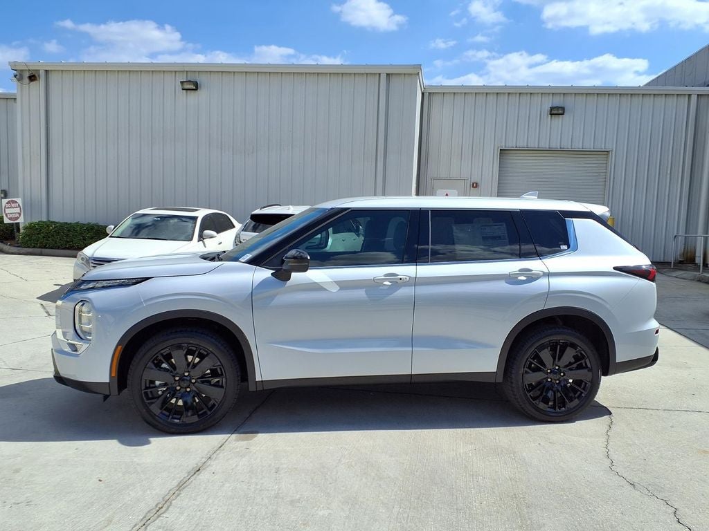 2026 Mitsubishi Outlander LE