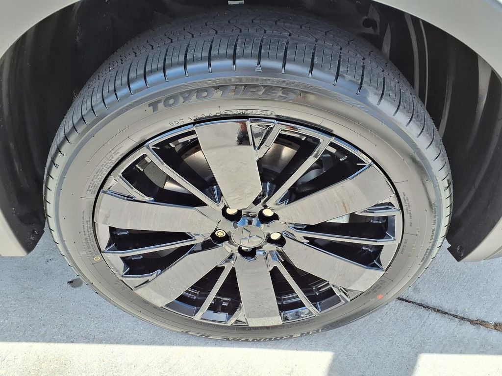 2026 Mitsubishi Outlander LE
