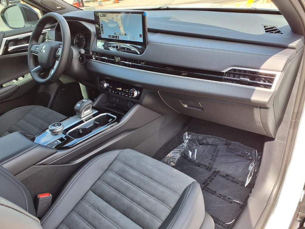 2026 Mitsubishi Outlander LE