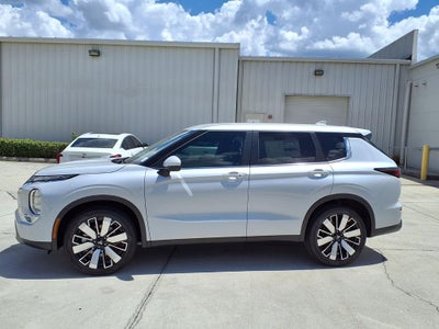 2026 Mitsubishi Outlander SE