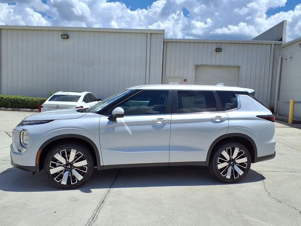 2026 Mitsubishi Outlander SE