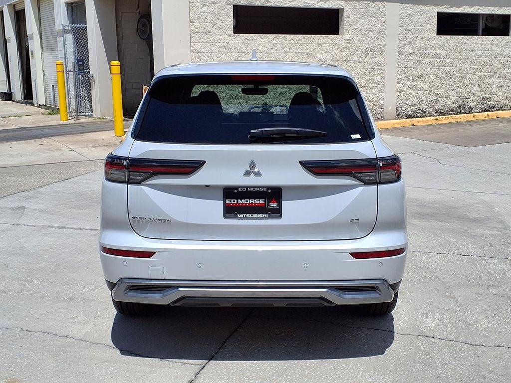 2026 Mitsubishi Outlander SE