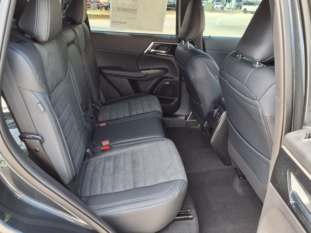 2026 Mitsubishi Outlander LE