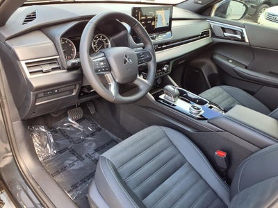 2026 Mitsubishi Outlander LE