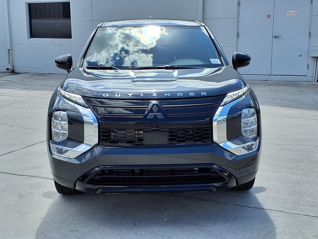 2026 Mitsubishi Outlander LE
