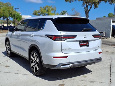 2026 Mitsubishi Outlander SE