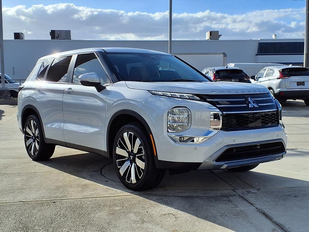 2026 Mitsubishi Outlander SE