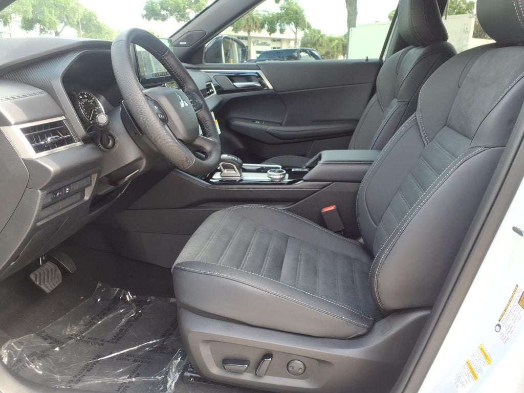2026 Mitsubishi Outlander LE