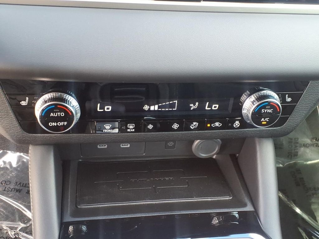 2026 Mitsubishi Outlander LE