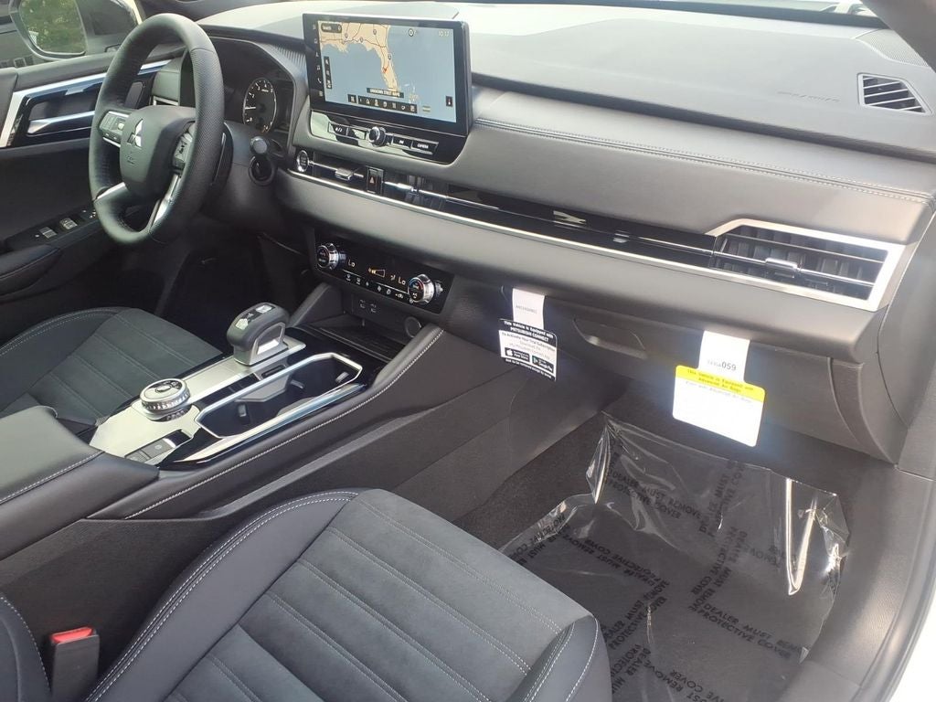 2026 Mitsubishi Outlander LE