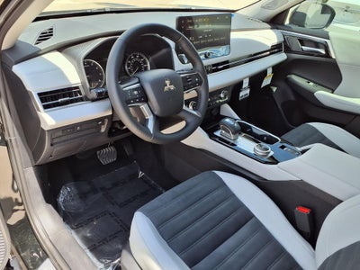 2026 Mitsubishi Outlander SE