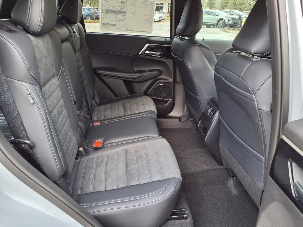 2026 Mitsubishi Outlander SE