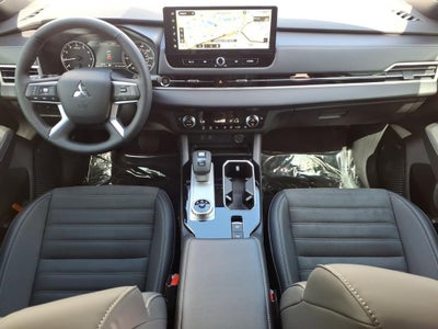 2026 Mitsubishi Outlander LE