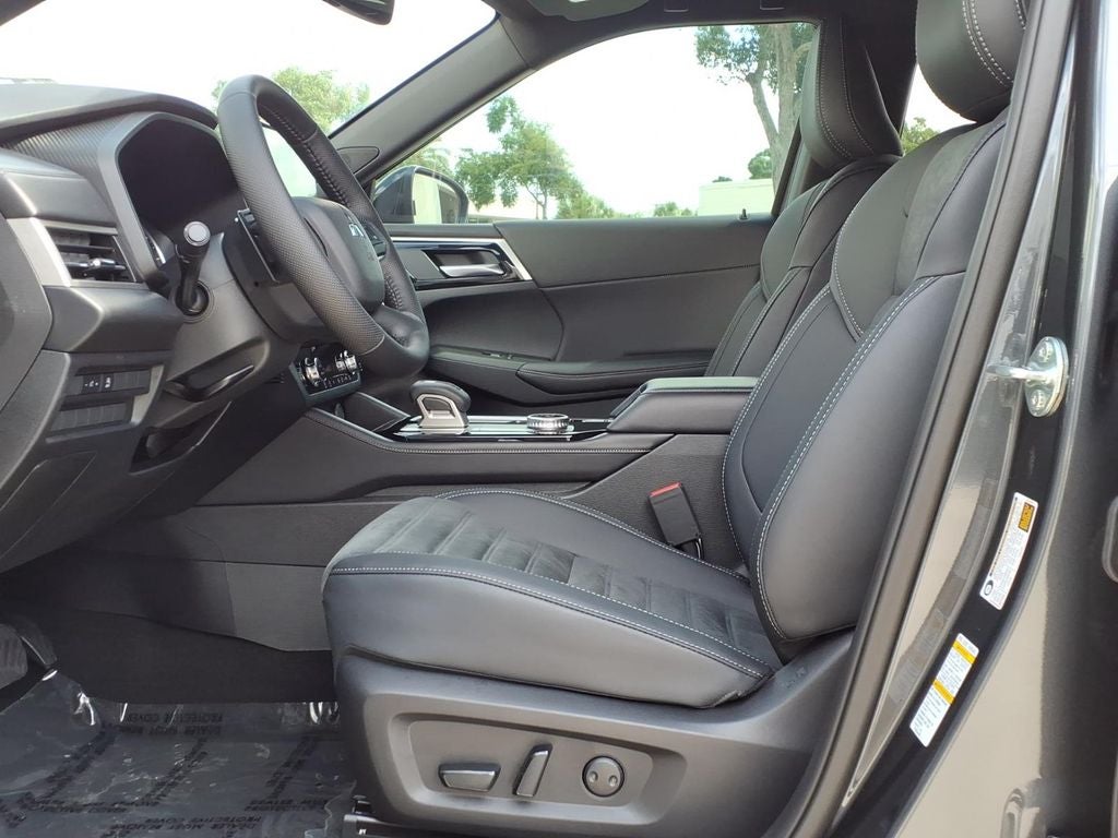 2026 Mitsubishi Outlander LE