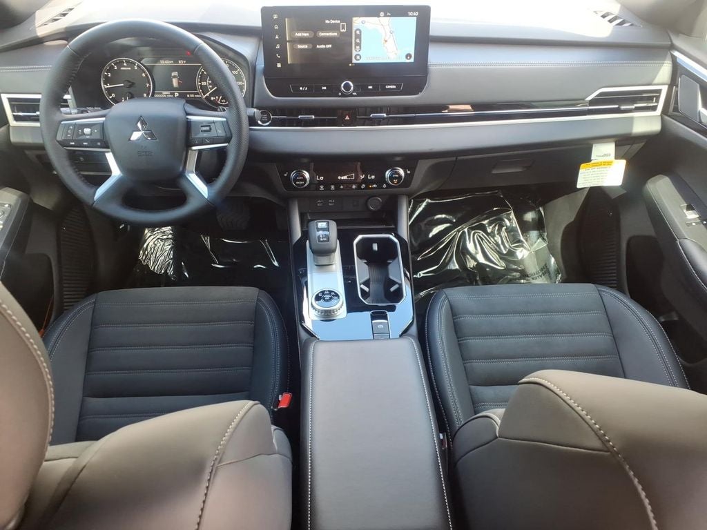 2026 Mitsubishi Outlander LE
