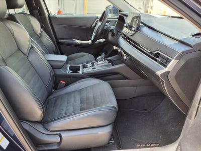 2024 Mitsubishi Outlander SE