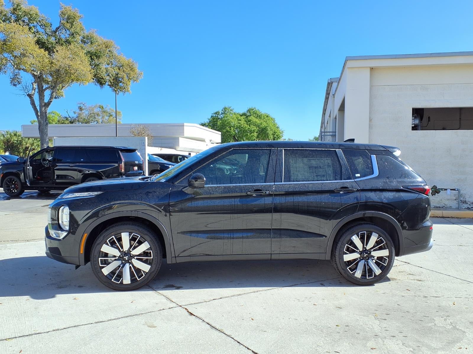 2026 Mitsubishi Outlander SE