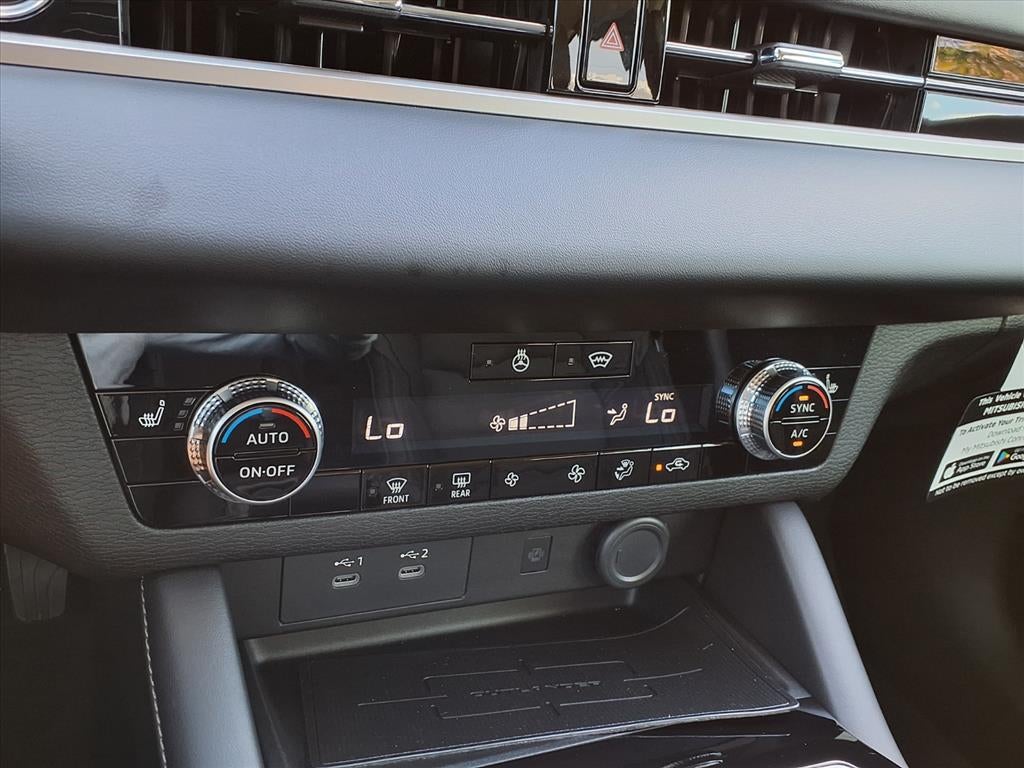 2026 Mitsubishi Outlander SE