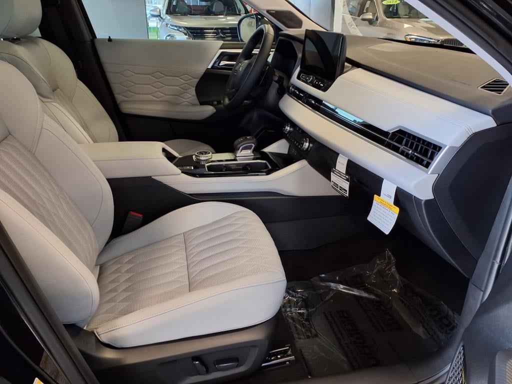 2025 Mitsubishi Outlander Platinum Edition