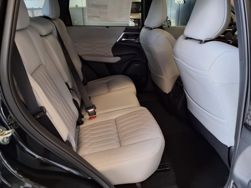 2025 Mitsubishi Outlander Platinum Edition