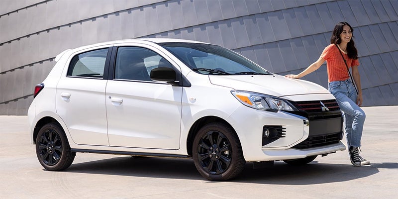 A women is standing with White Mirage